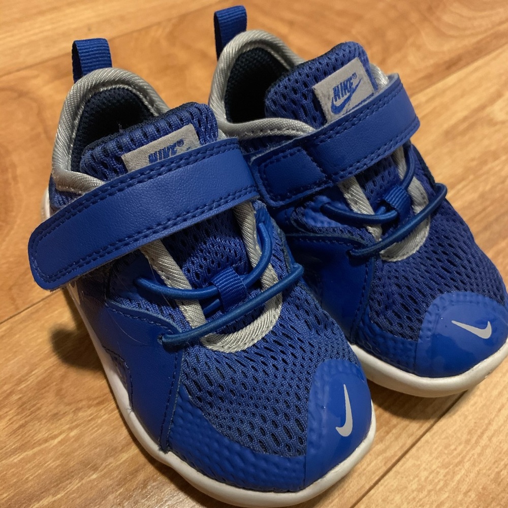 Toddler Blue Nike sneakers!